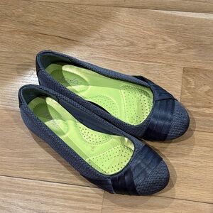 Women's steel gray flats. Dexflex sport size 5